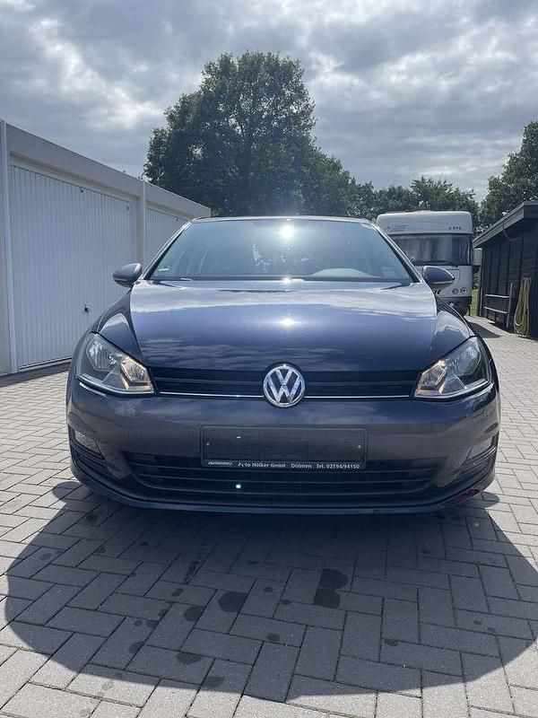 Blau Gebraucht 2016 VW Golf VII Comfortline Kleinwagen | 8.000 € (Fairer Preis) - Bild 1/4