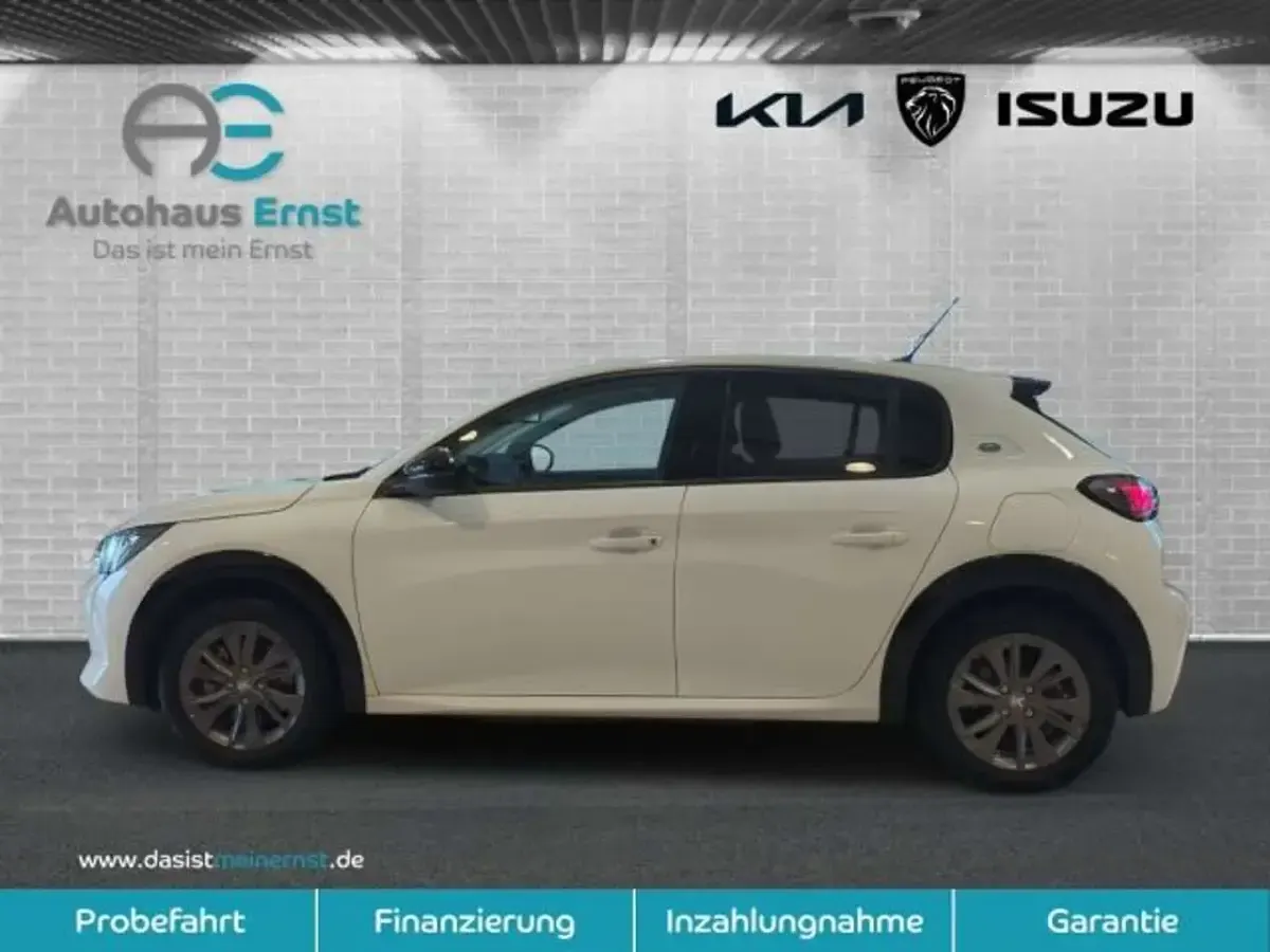 Gebraucht Peugeot e-208 Allure 100 kW (136 PS) 2023 Schneeweiß Kleinwagen