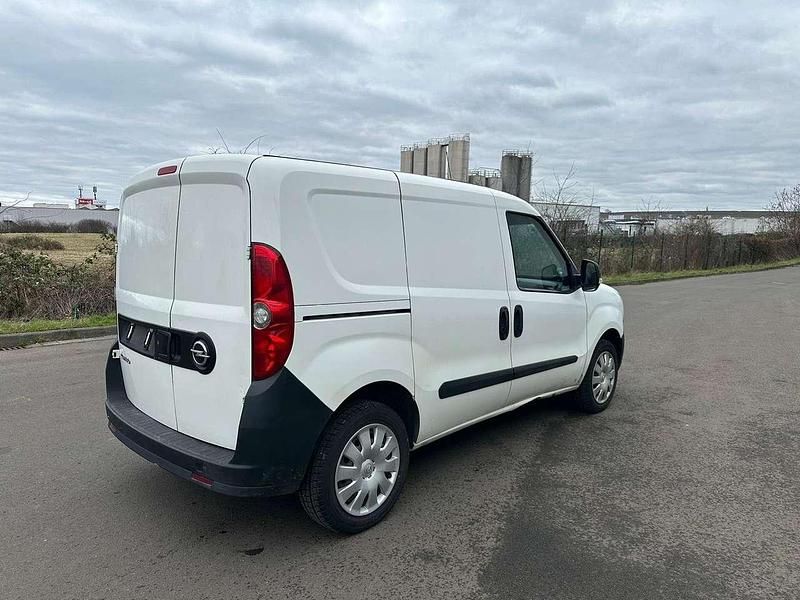 Gebraucht Opel Combo Selection 95 PS (69 kW) 2014 Weiß Van / Kleinbus