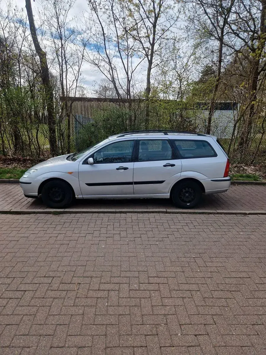 Gebraucht Ford Focus 101 PS (74 kW) 2003 Grau Kombi