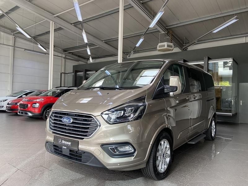 Silber metallic Gebraucht 2018 Ford Tourneo Custom Titanium Van | 30.410 € (Etwas zu teuer) - Bild 1/4