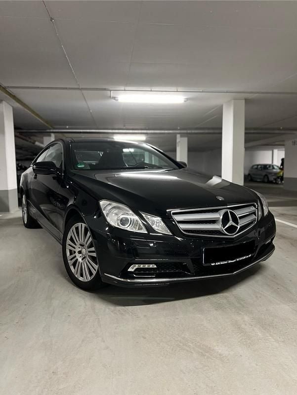 Schwarz Gebraucht 2009 Mercedes 350 Avantgarde Coupé | 9.250 € (Fairer Preis) - Bild 1/4