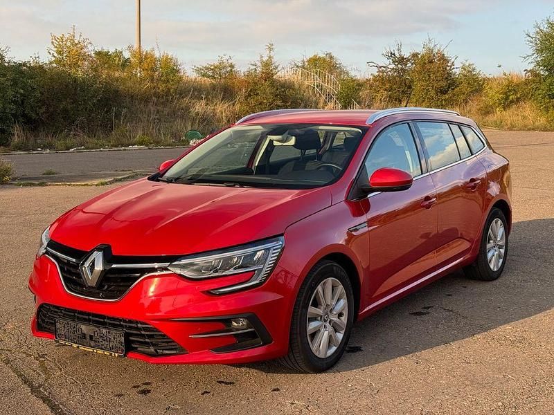 Rot Gebraucht 2021 Renault Mégane IV Business Kombi | 17.799 € (Fairer Preis) - Bild 1/4