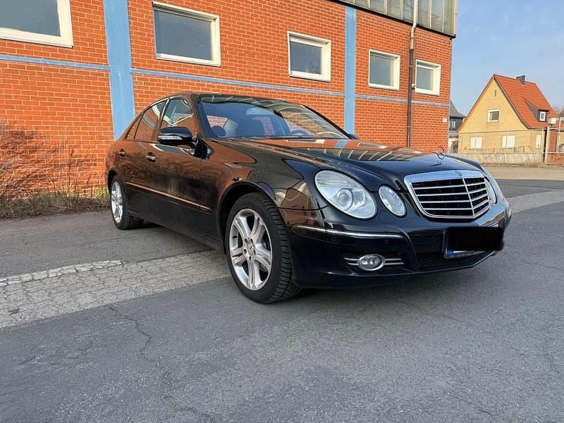 Gebraucht Mercedes E320 Avantgarde 224 PS (164 kW) 2008 Schwarz Limousine