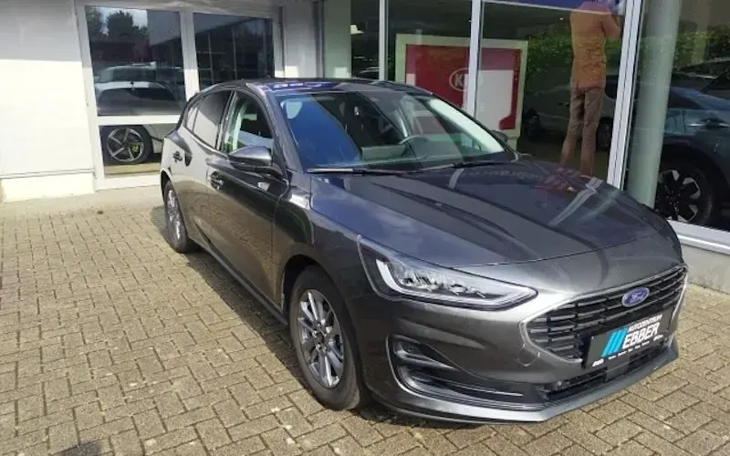 Gebraucht Ford Focus Titanium 125 PS (91 kW) 2023 Grau Limousine