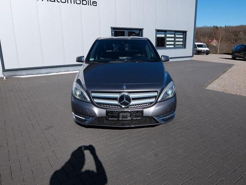 Gebraucht Mercedes B220 170 PS (125 kW) 2014 Grau Van / Kleinbus