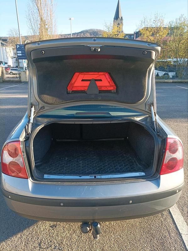 Gebraucht VW Passat 130 PS (95 kW) 2002 Grau Limousine