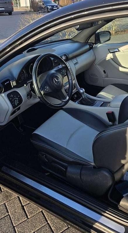 Gebraucht Mercedes CLC200 184 PS (135 kW) 2010 Schwarz Kleinwagen