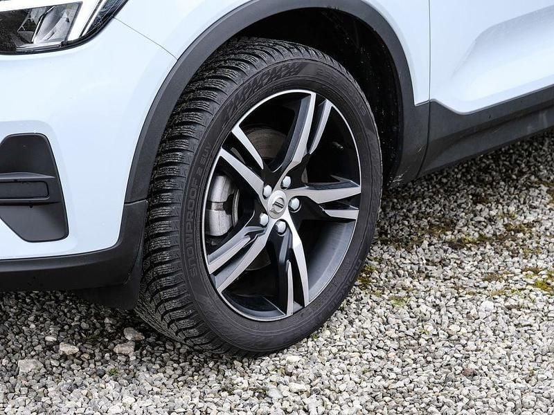 Używany Volvo XC40 Core 163 KM (119 kW) 2025 Niebieski SUV