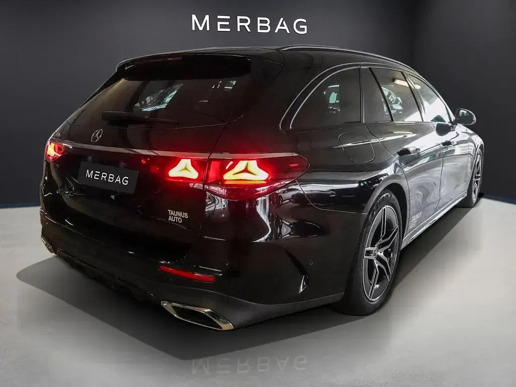 Gebraucht Mercedes E300 AMG 313 PS (230 kW) 2024 Schwarz Kombi