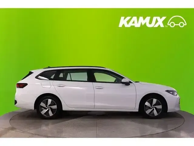 Gebraucht VW Passat 150 PS (110 kW) 2025 Pure white Kombi