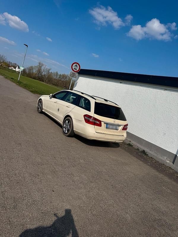 Gebraucht Mercedes E200 136 PS (100 kW) 2011 Gelb Kombi