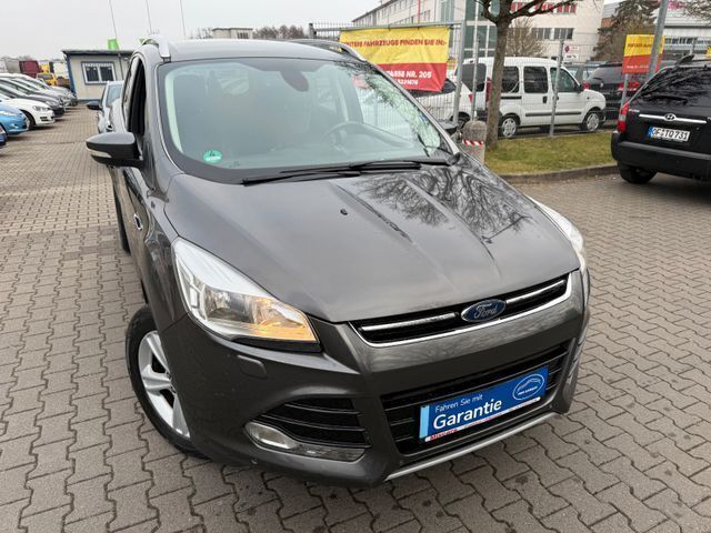 Grau Gebraucht 2015 Ford Kuga Titanium SUV | 9.985 € (Fairer Preis) - Bild 1/4