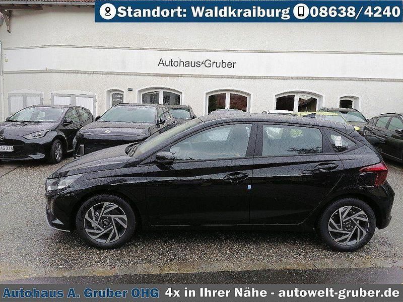 Neu Hyundai i20 Trend 101 PS (74 kW) 2025 Phantom black Kleinwagen