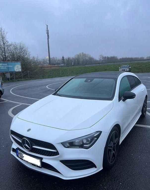Weiß Gebraucht 2020 Mercedes CLA200 Shooting Brake AMG line Kombi | 26.000 € (Fairer Preis) - Bild 1/4