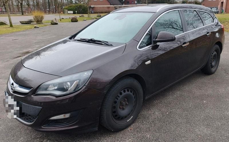Gebraucht Opel Astra Edition 165 PS (121 kW) 2012 Braun Kombi