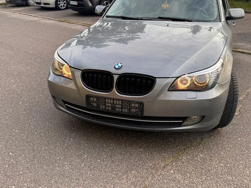 Gebraucht BMW 520 177 PS (130 kW) 2009 Grau Kombi