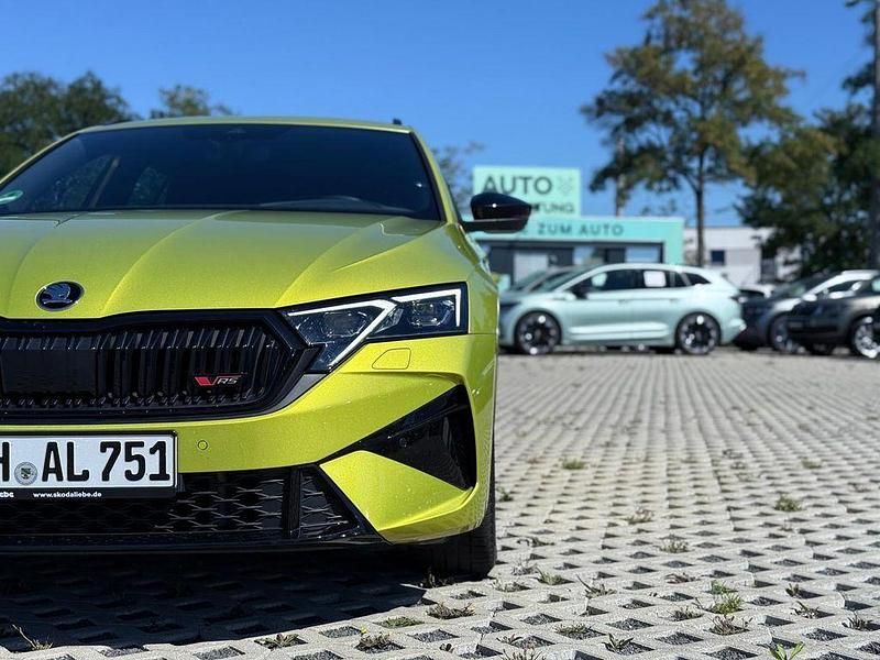 Dragonskin gold metallic Gebraucht 2024 Skoda Octavia RS Kombi | 37.499 € (Fairer Preis) - Bild 1/4