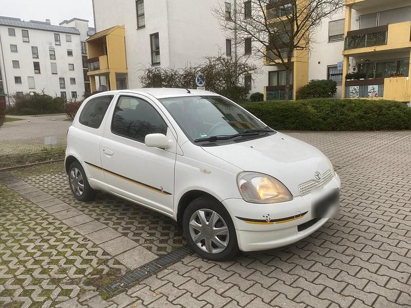 Gebraucht Toyota Yaris 68 PS (50 kW) 2003 Weiß Kleinwagen