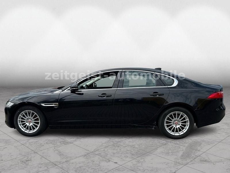 Second-hand Jaguar XF 179 CP (131 kW) 2018 Negru Berlinǎ