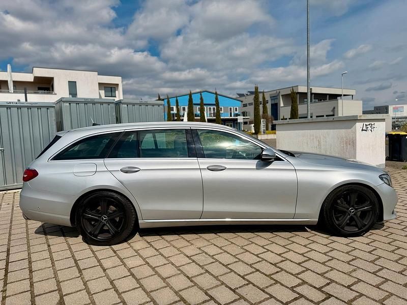 Gebraucht Mercedes E200 Avantgarde 150 PS (110 kW) 2017 Silber Kombi