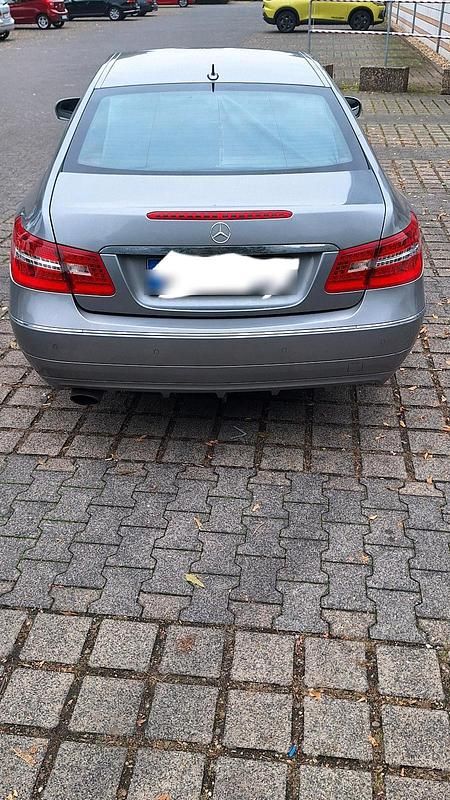 Gebraucht Mercedes E250 204 PS (150 kW) 2009 Grau Coupé