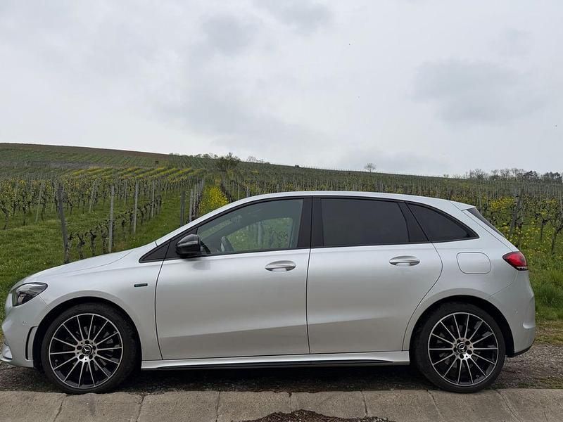 Gebraucht Mercedes E250 AMG 218 PS (160 kW) 2020 Silber Van / Kleinbus