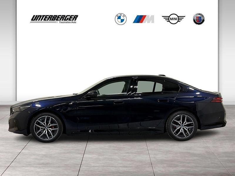 Gebraucht BMW 550e M Sport 489 PS (359 kW) 2025 M carbonschwarz Limousine