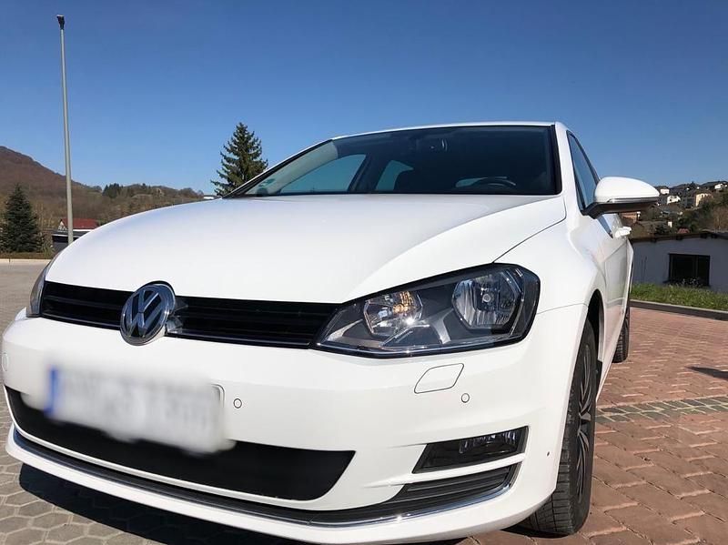 Weiß Gebraucht 2016 VW Golf VII Allstar Limousine | 14.000 € (Teuer) - Bild 1/4