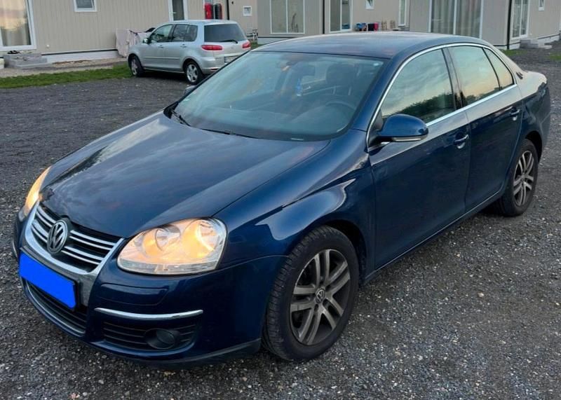 Blau Gebraucht 2006 VW Jetta Limousine | 5.600 € (Etwas zu teuer) - Bild 1/4
