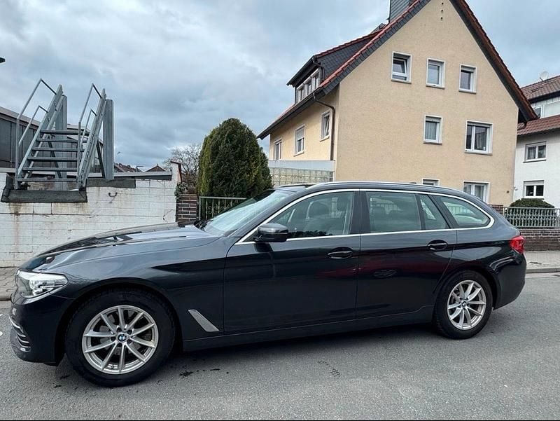 Gebraucht BMW 520 190 PS (139 kW) 2018 Grau Kombi