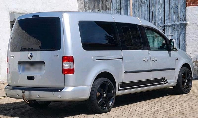 Silber Gebraucht 2009 VW Caddy Maxi Van / Kleinbus | 9.500 € (Teuer) - Bild 1/4