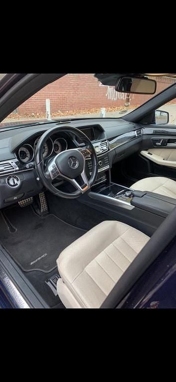 Gebraucht Mercedes E350 258 PS (189 kW) 2015 Blau Limousine