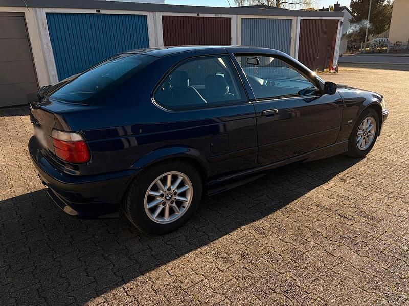 Gebraucht BMW 316 105 PS (77 kW) 1999 Blau Limousine