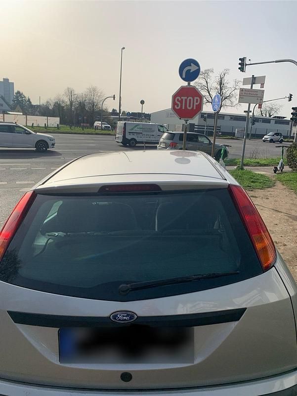 Gebraucht Ford Focus 101 PS (74 kW) 2002 Grau Kleinwagen