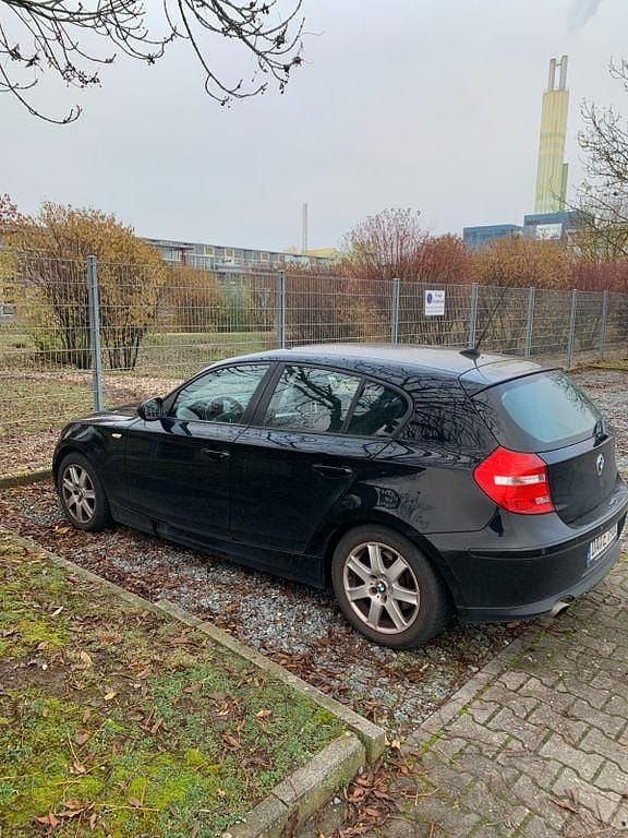 Gebraucht BMW 118 143 PS (105 kW) 2010 Schwarz Kleinwagen