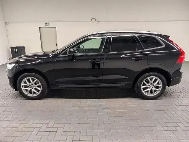 Gebraucht Volvo XC60 Momentum 250 PS (183 kW) 2018 Onyxschwarzmet. SUV