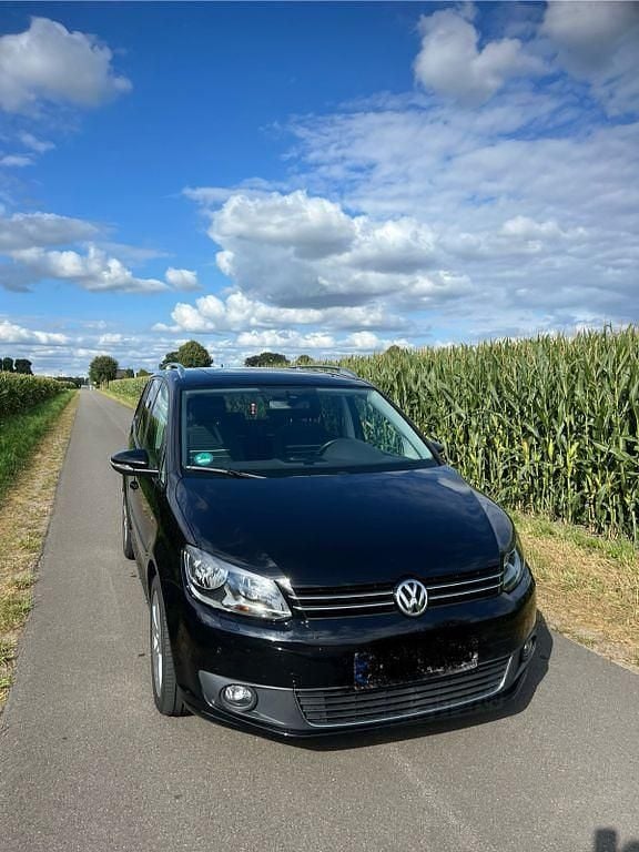 Schwarz Gebraucht 2015 VW Touran Cup Van / Kleinbus | 11.111 € (Guter Preis) - Bild 1/4