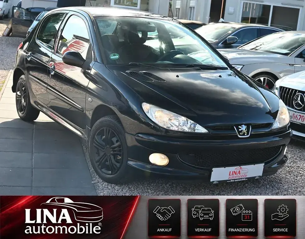 Gebraucht Peugeot 206 Tendance 75 PS (55 kW) 2009 Schwarz Limousine