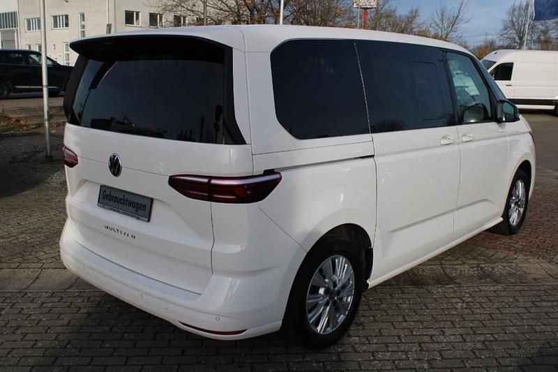 Gebraucht VW Multivan Basis 150 PS (110 kW) 2022 Weiß Van / Kleinbus