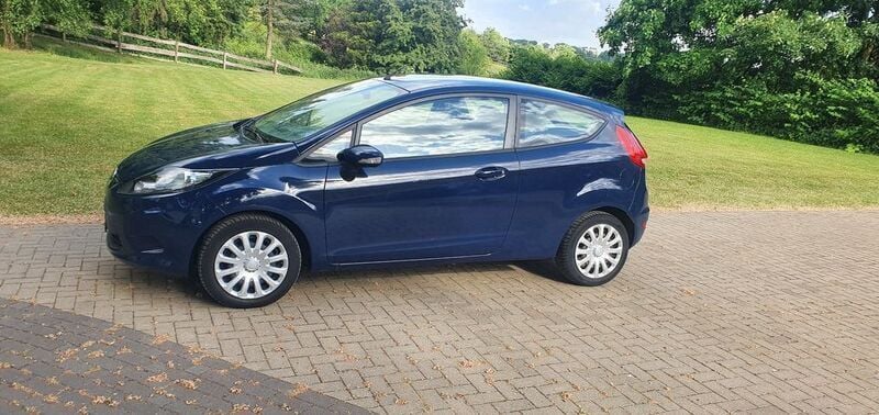 Blau Gebraucht 2009 Ford Fiesta Trend Kleinwagen | 1.999 € (Guter Preis) - Bild 1/4