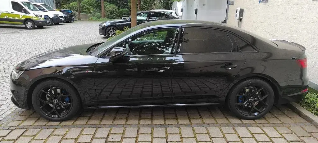 Używany Audi A4 Black Edition 150 KM (110 kW) 2017 Czarny Sedan/Limuzyna