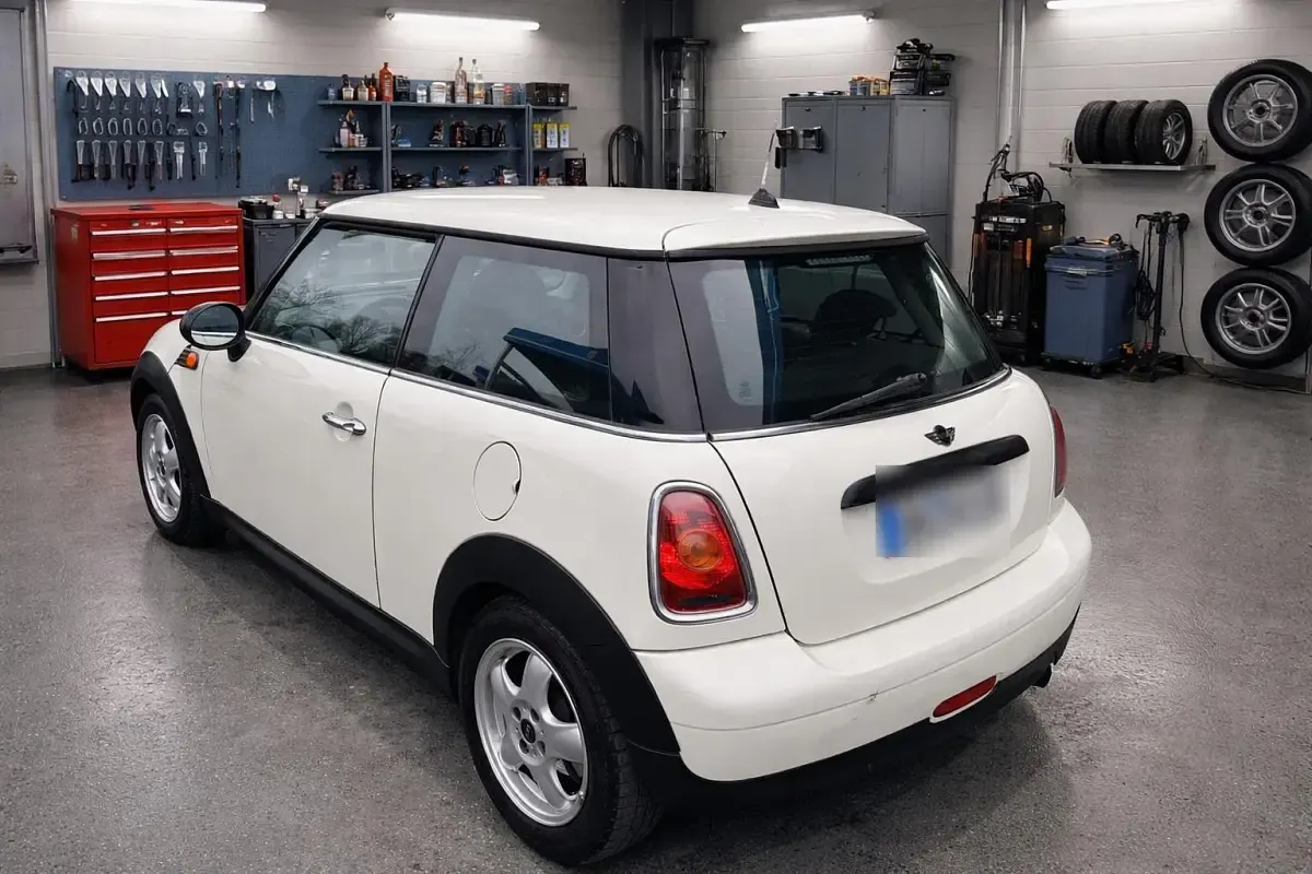 Gebraucht Mini Cooper 75 PS (55 kW) 2010 Weiß Kleinwagen