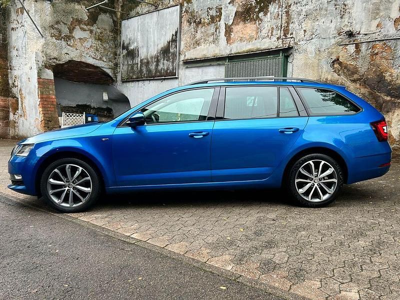 Blau Gebraucht 2019 Skoda Octavia Soleil Kombi | 13.800 € (Fairer Preis) - Bild 1/4