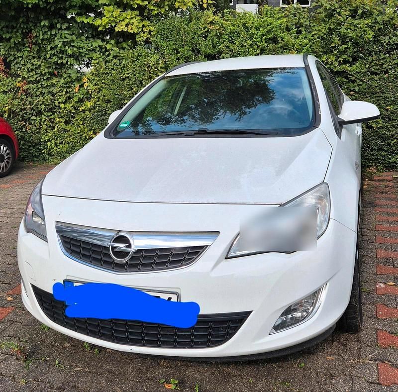 Weiß Gebraucht 2011 Opel Astra Kombi | 3.600 € (Superpreis) - Bild 1/4