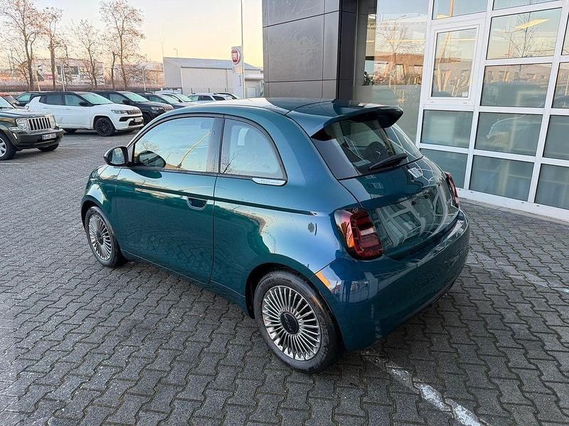 Neu Fiat 500 65 PS (47 kW) 2025 Grün