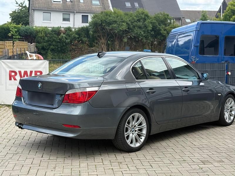Gebraucht BMW 525 197 PS (144 kW) 2005 Grau Limousine