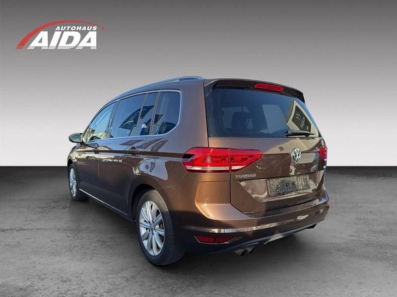 Gebraucht VW Touran Highline 150 PS (110 kW) 2016 Nutshell brown Van / Kleinbus
