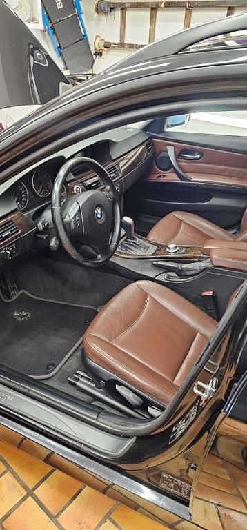 Gebraucht BMW 320 163 PS (119 kW) 2006 Schwarz Limousine