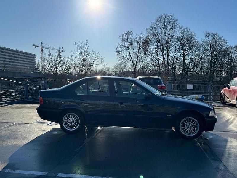 Gebraucht BMW 316 102 PS (75 kW) 1998 Blau Limousine